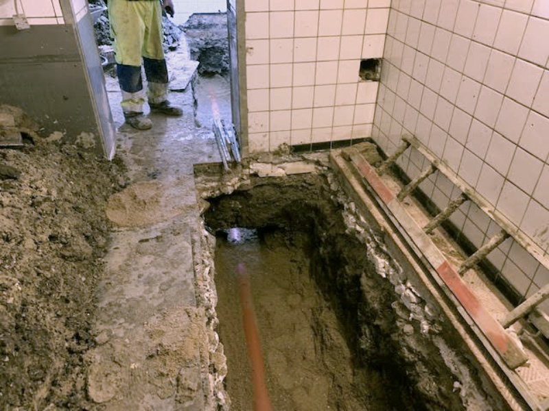 udskiftning af kloakledning under kældergulv